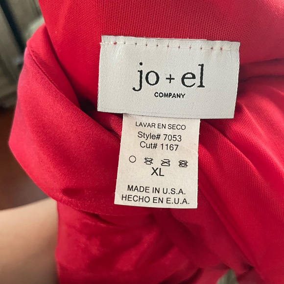 Red off the shoulders Dress - Picture 5 of 5